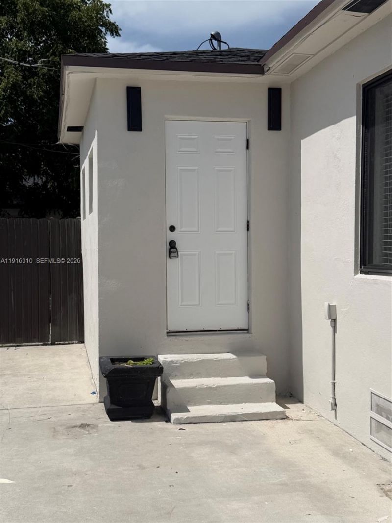 107 W Pembroke Rd, Hallandale Beach, FL 33009 Photo