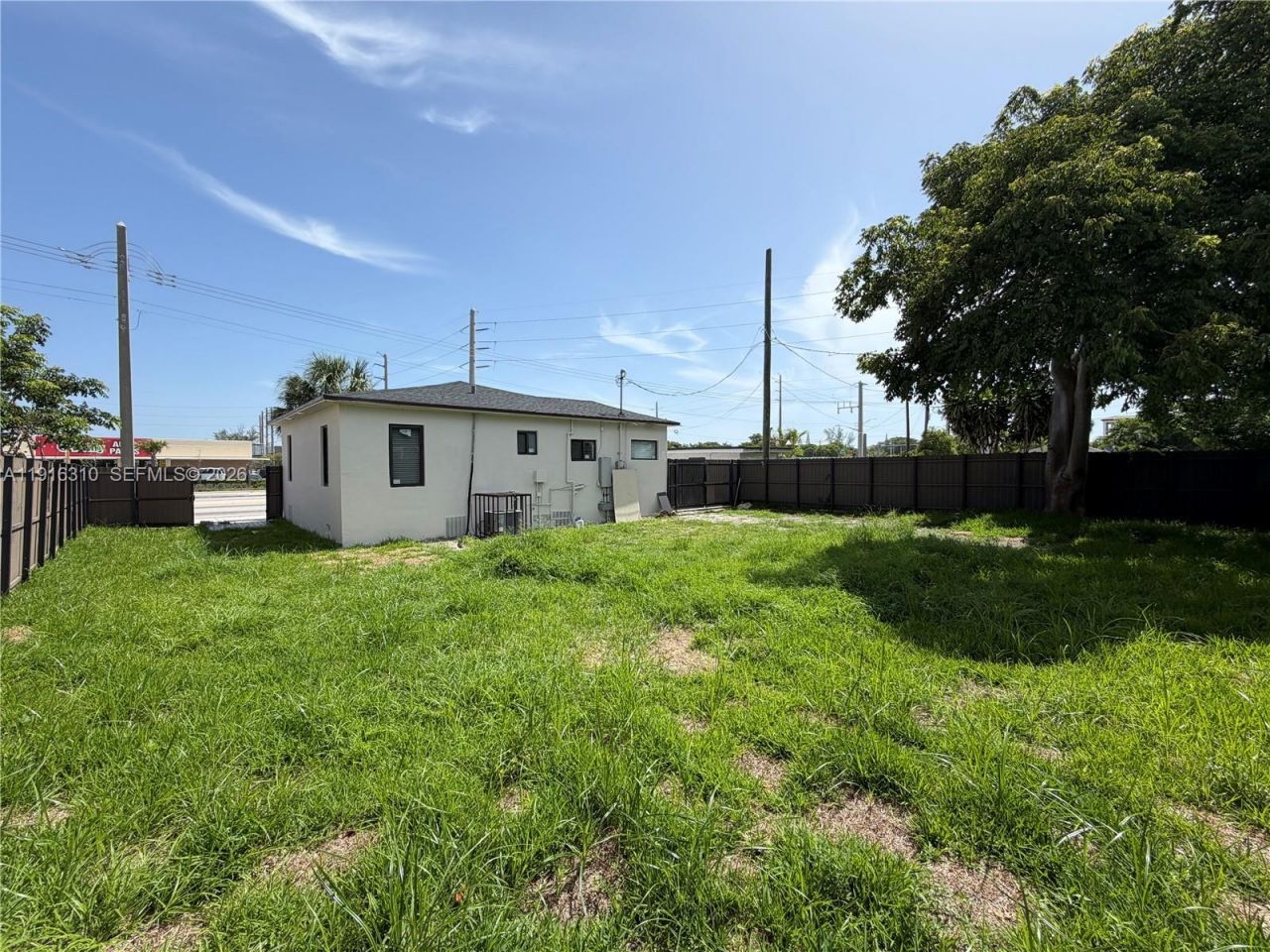 107 W Pembroke Rd, Hallandale Beach, FL 33009 Photo