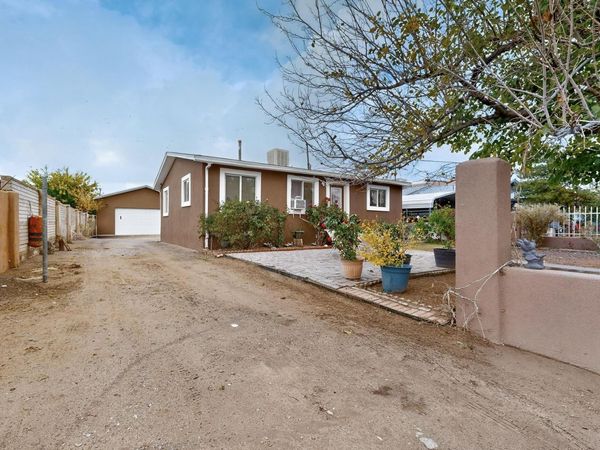 305 San Jose Avenue SE, Albuquerque, NM 87102