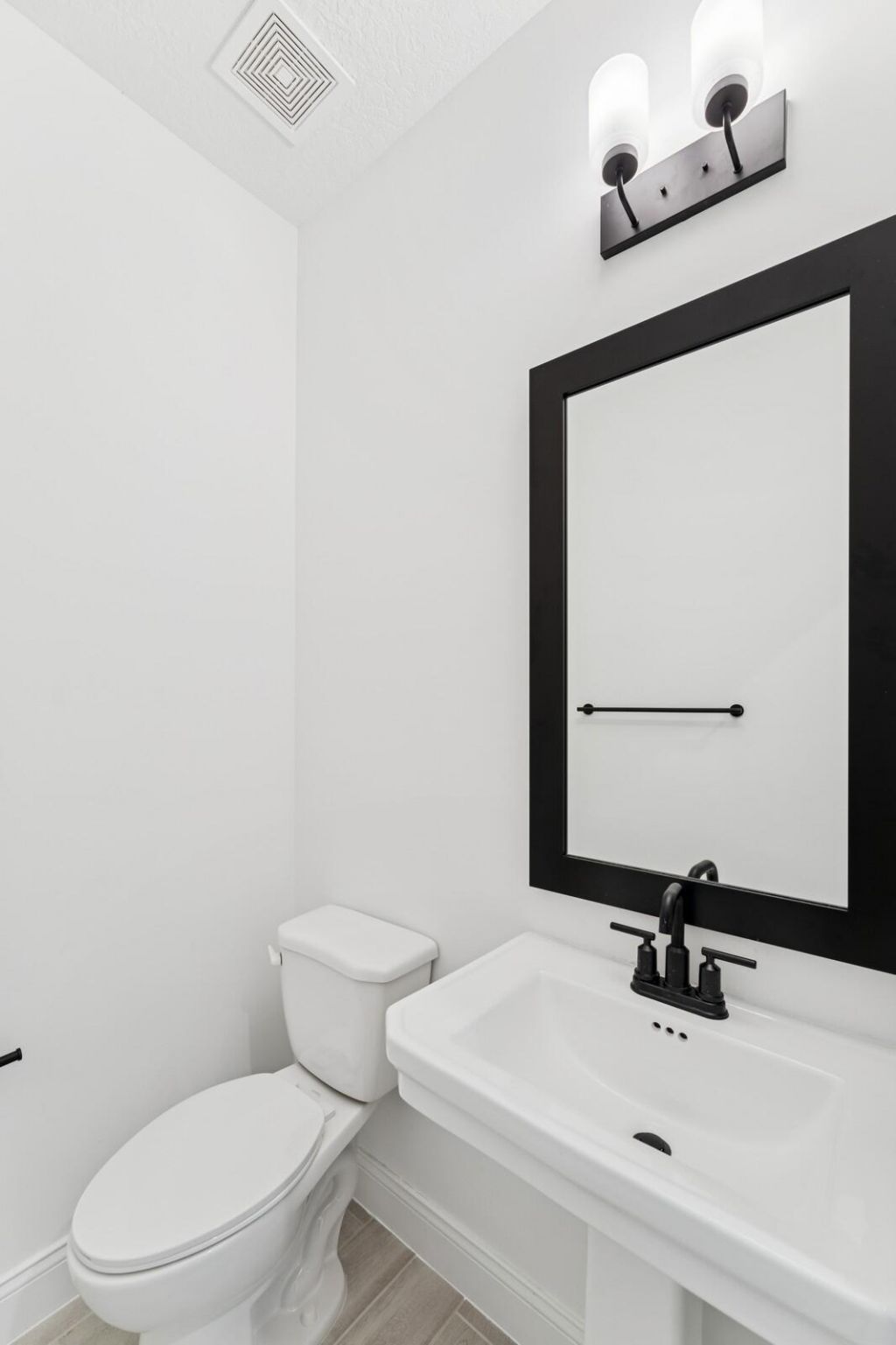 174 SE Birch Terrace, Unit 207, Stuart, FL 34997 Photo