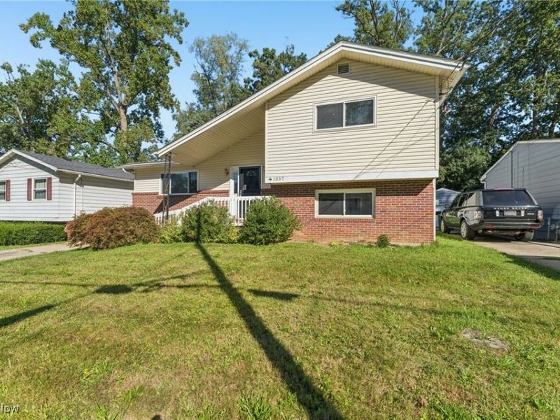 1057 Kevin Drive, Akron, OH 44313 Photo 1