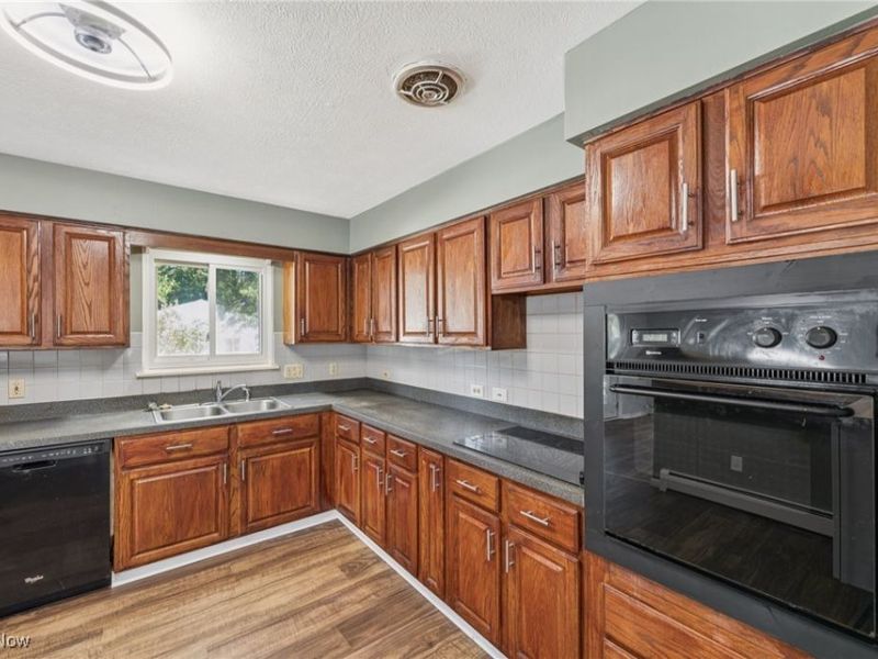 1057 Kevin Drive, Akron, OH 44313 Photo 12