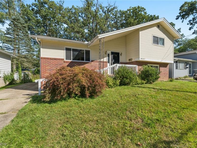 1057 Kevin Drive, Akron, OH 44313 Photo 3