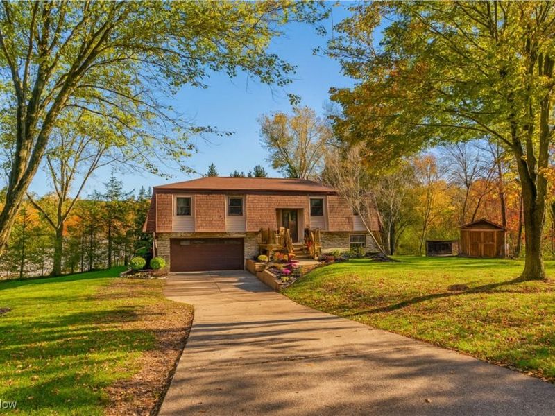 1513 Meadow Square NE, Bolivar, OH 44612 Photo 1