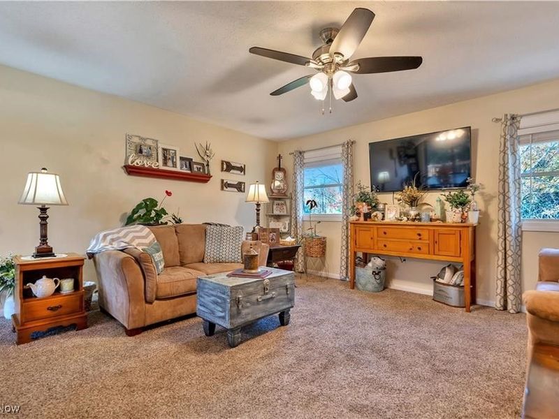 1513 Meadow Square NE, Bolivar, OH 44612 Photo 6