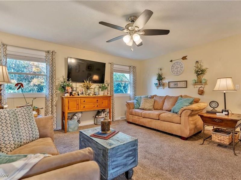 1513 Meadow Square NE, Bolivar, OH 44612 Photo 7