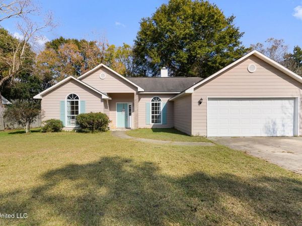 6920 Pinehurst Drive, Ocean Springs, MS 39564