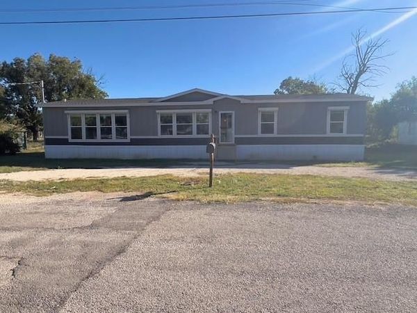 705 W Pierce Street, Winters, TX 79567