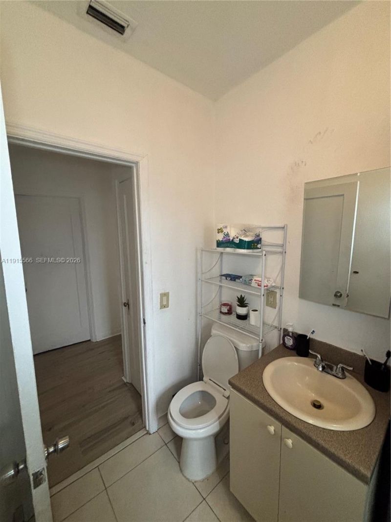 808 NW 75th St, Miami, FL 33150 Photo