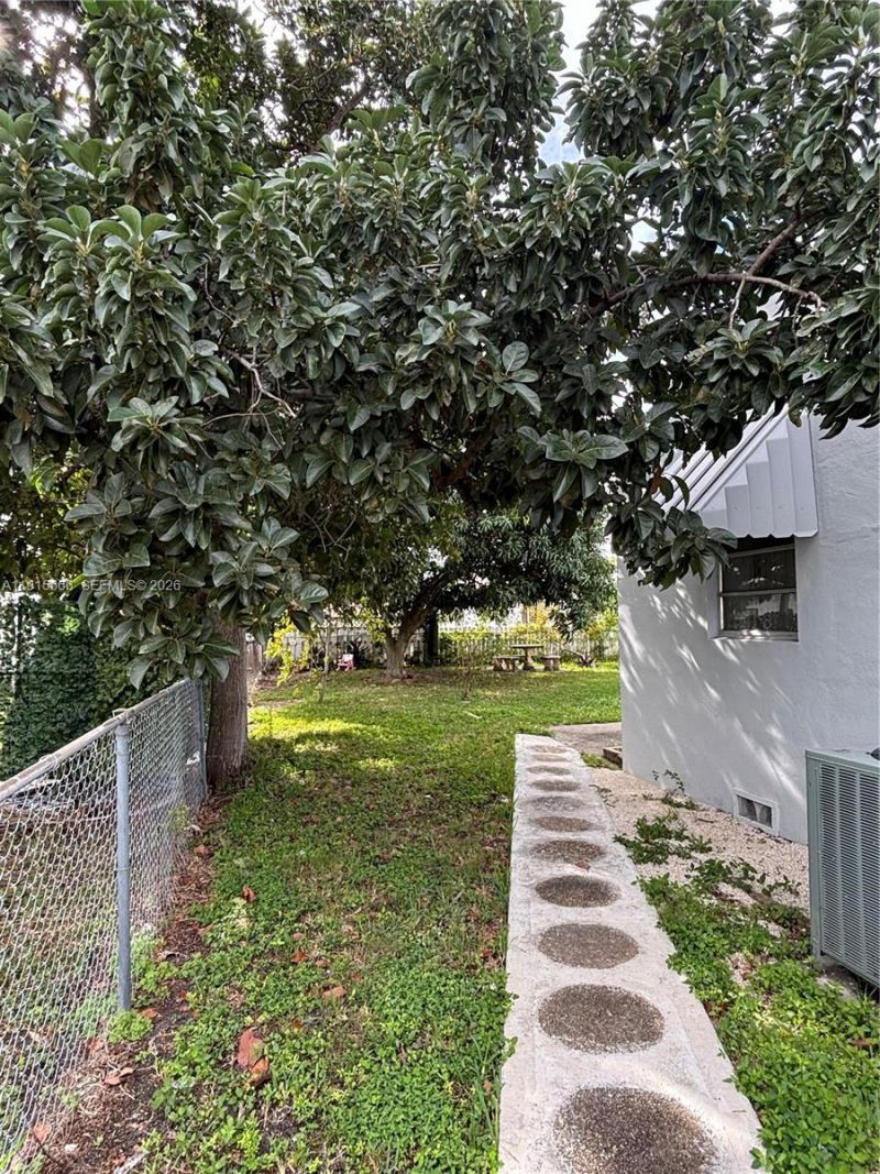 808 NW 75th St, Miami, FL 33150 Photo