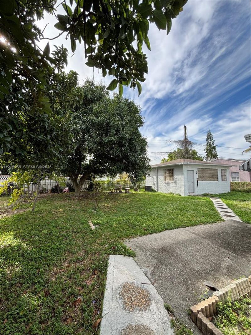 808 NW 75th St, Miami, FL 33150 Photo