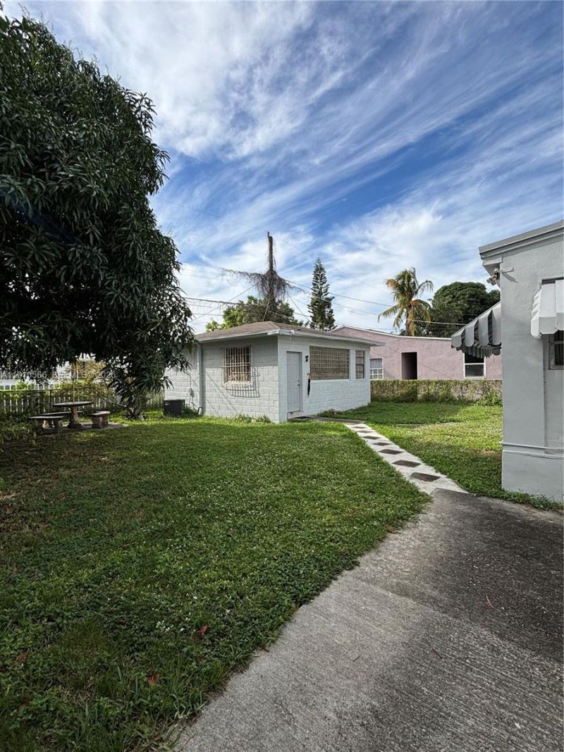 808 NW 75th St, Miami, FL 33150 Photo