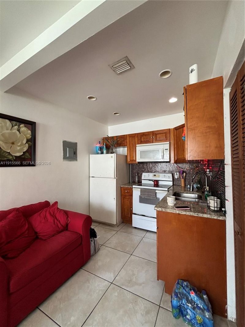 808 NW 75th St, Miami, FL 33150 Photo