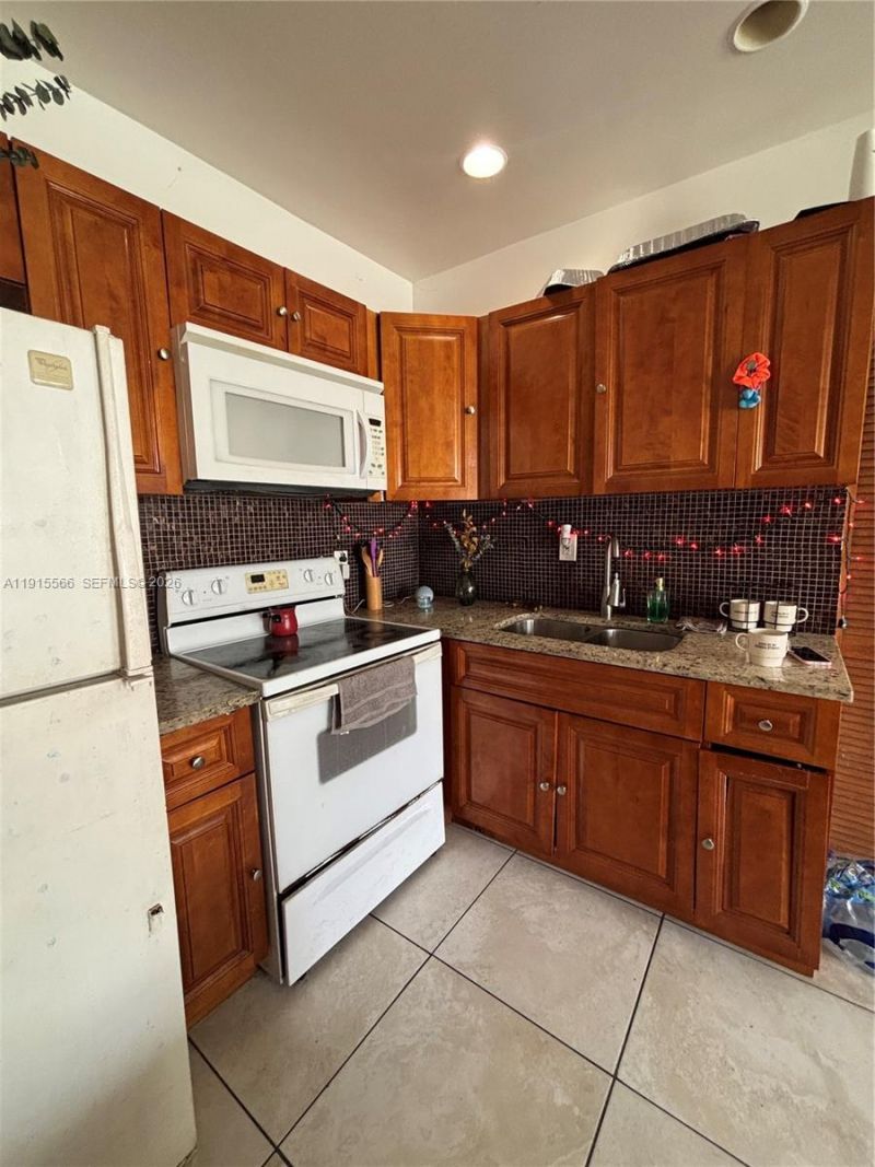 808 NW 75th St, Miami, FL 33150 Photo