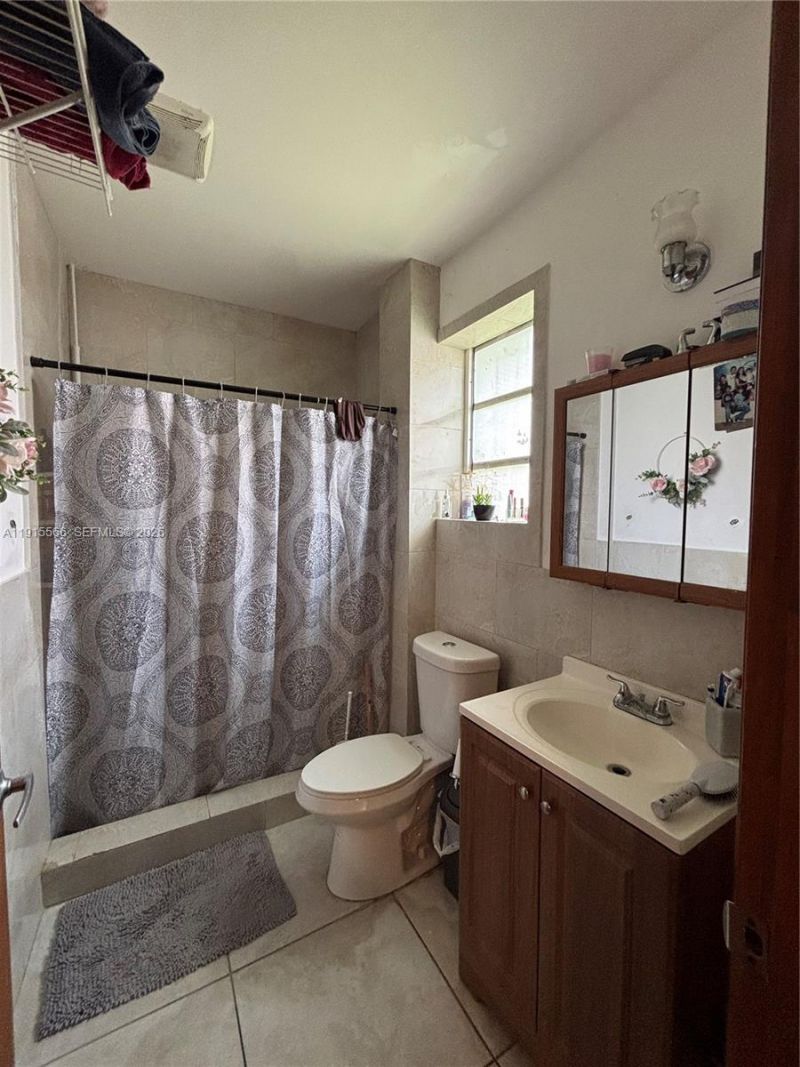 808 NW 75th St, Miami, FL 33150 Photo