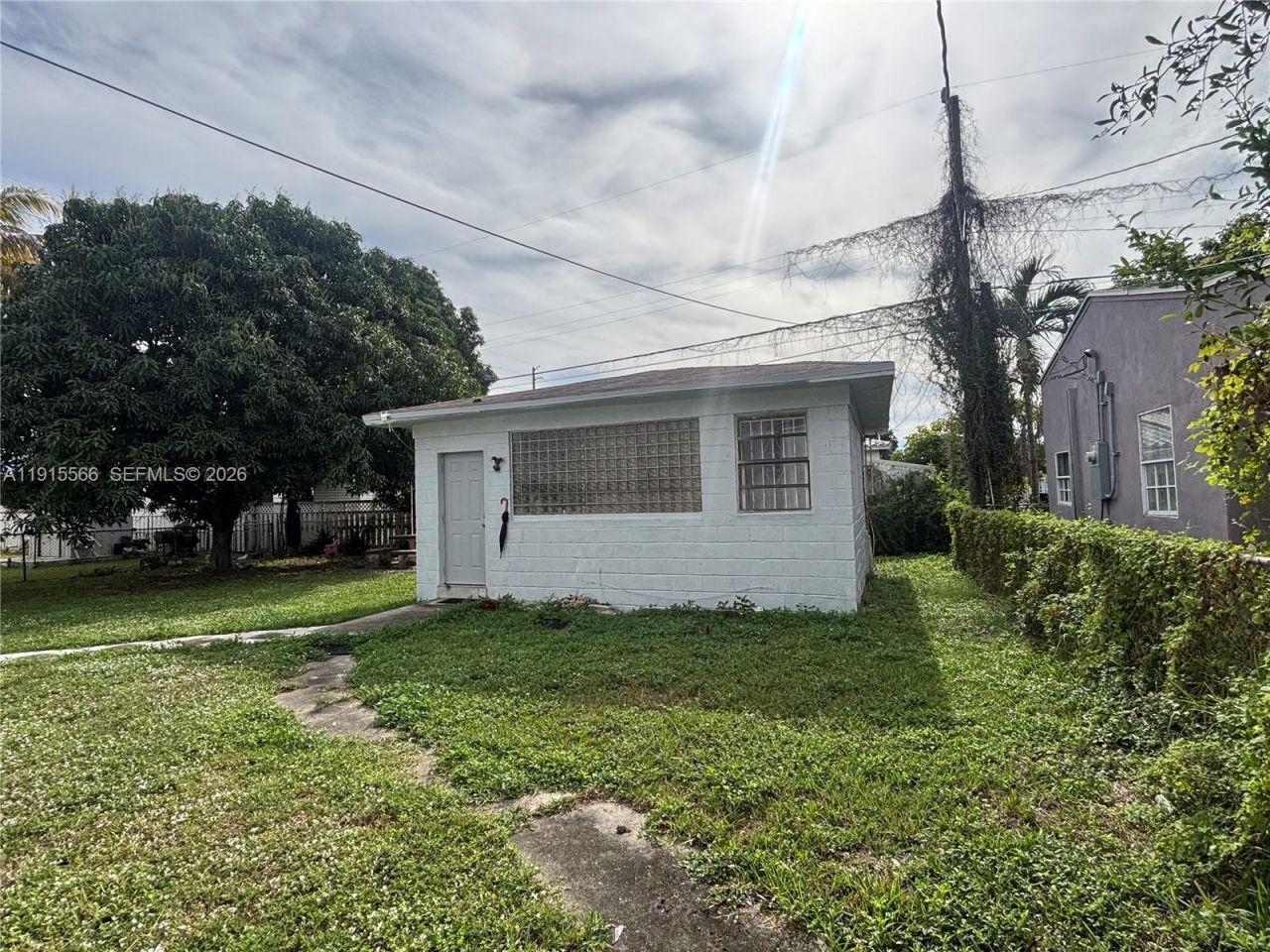 808 NW 75th St, Miami, FL 33150 Photo