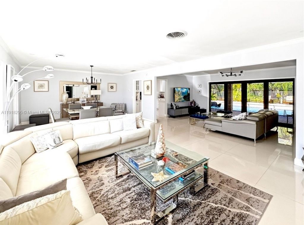 8695 SW 110th St, Miami, FL 33156 Photo