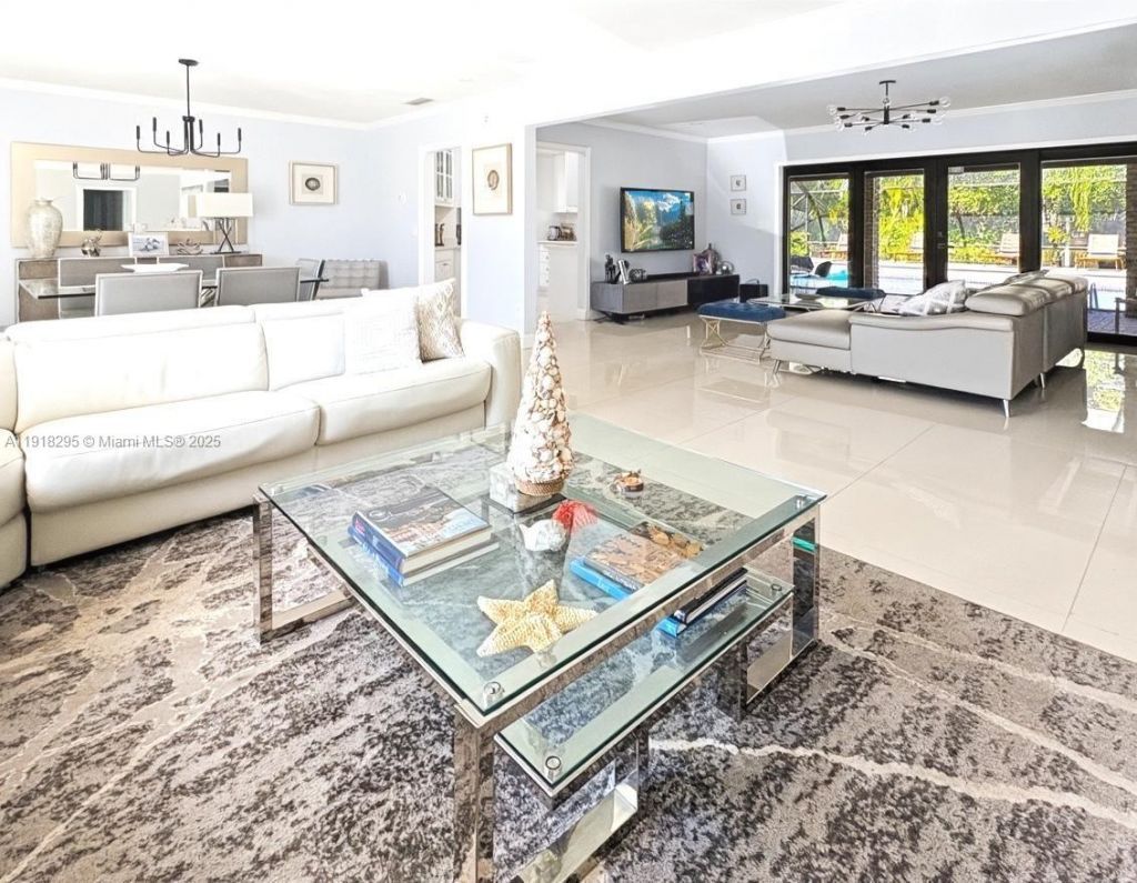 8695 SW 110th St, Miami, FL 33156 Photo