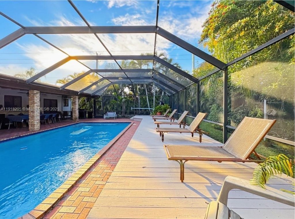 8695 SW 110th St, Miami, FL 33156 Photo