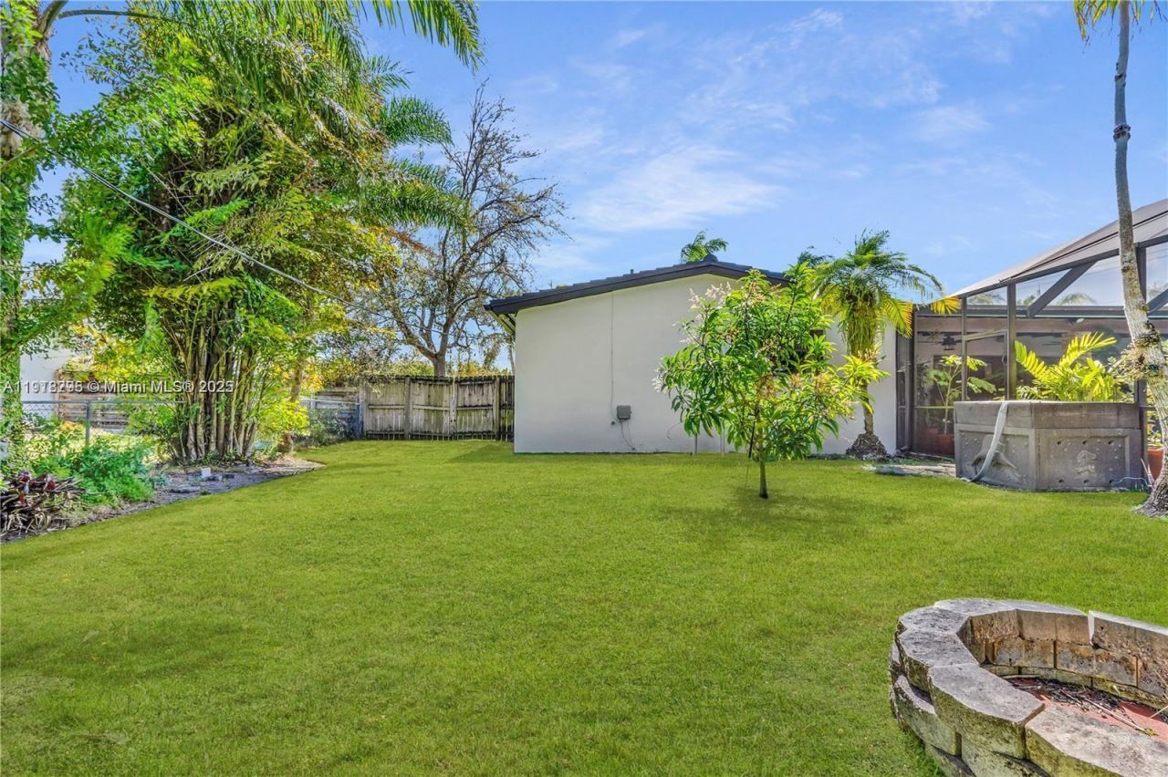 8695 SW 110th St, Miami, FL 33156 Photo
