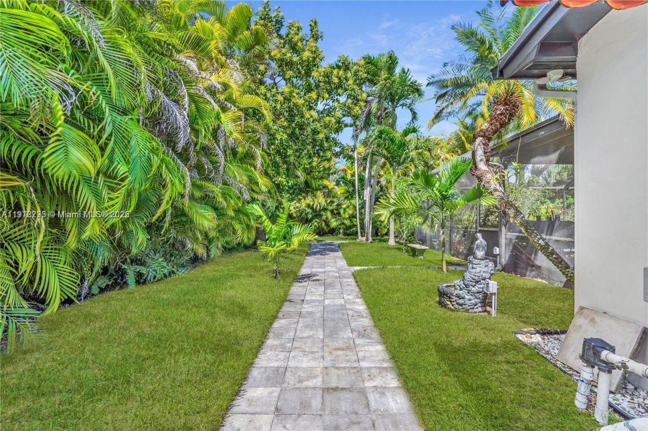 8695 SW 110th St, Miami, FL 33156 Photo