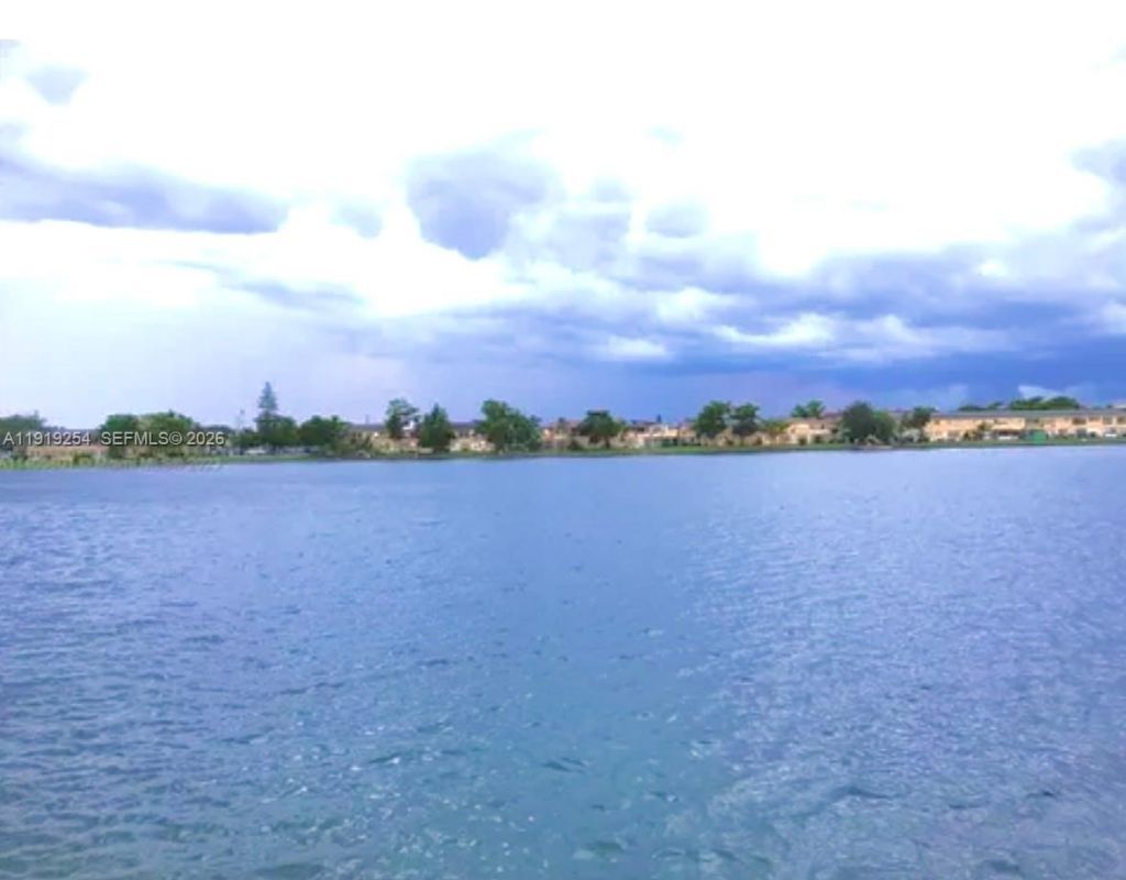 18900 NE 3rd Ct, Unit 531, Miami, FL 33179 Photo