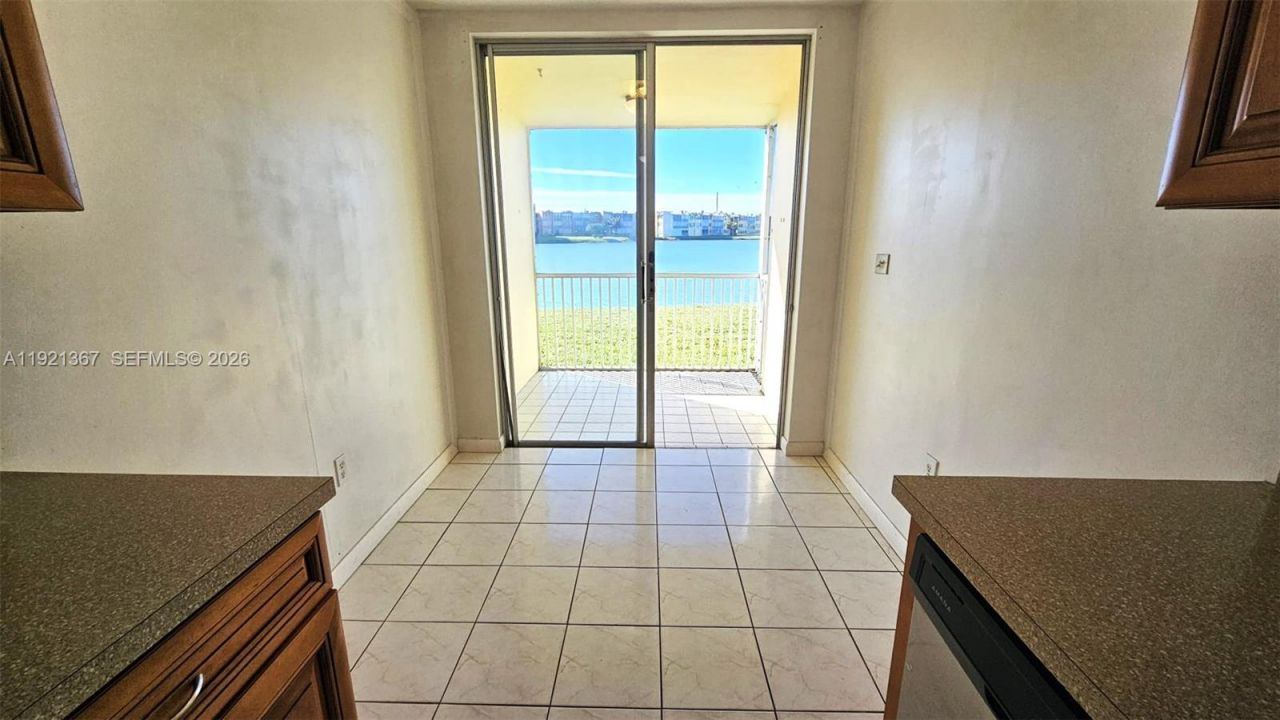 1670 NE 191st St, Unit 115-3, Miami, FL 33179 Photo