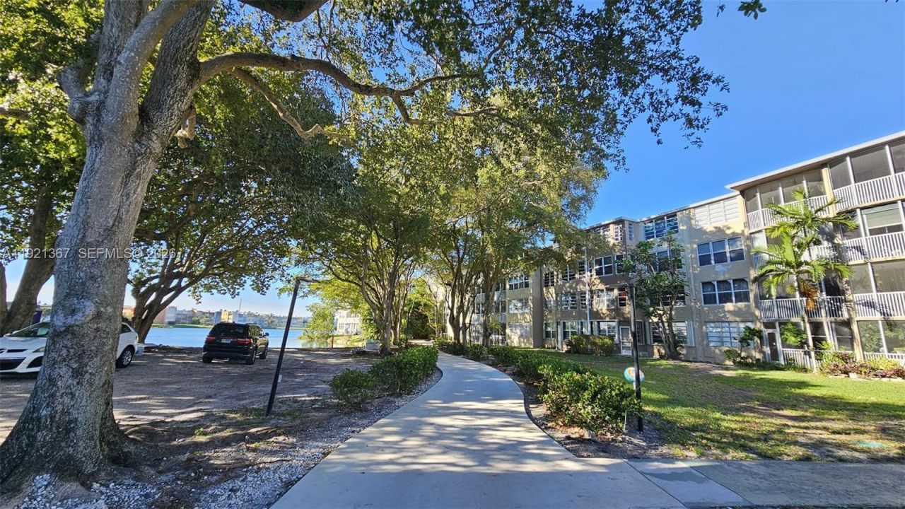 1670 NE 191st St, Unit 115-3, Miami, FL 33179 Photo
