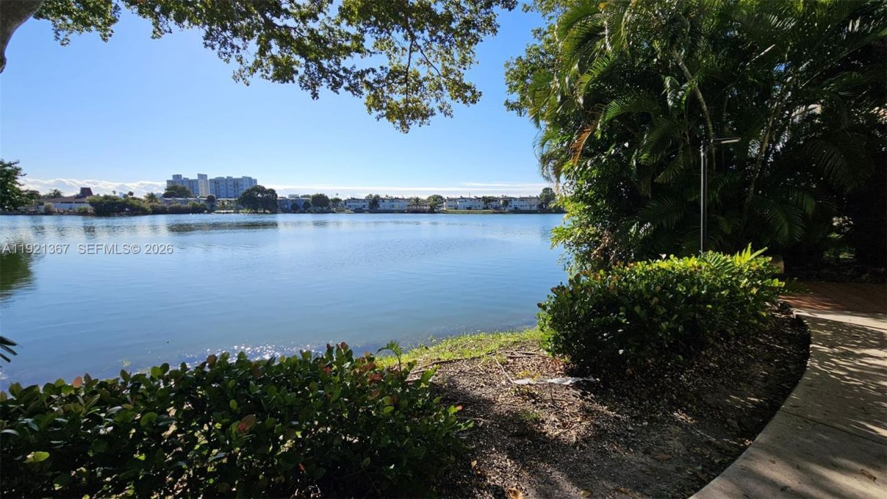 1670 NE 191st St, Unit 115-3, Miami, FL 33179 Photo