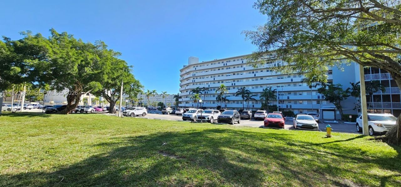 1670 NE 191st St, Unit 115-3, Miami, FL 33179 Photo