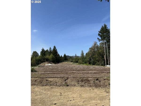 REDWOOD HWY, OBrien, OR 97534