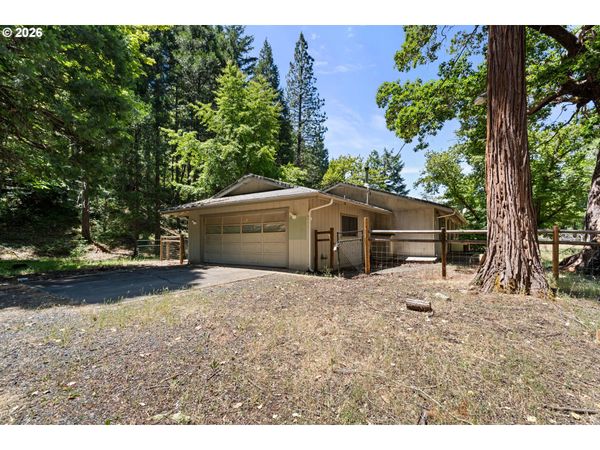 5201 LAKE SHORE DR, Selma, OR 97538