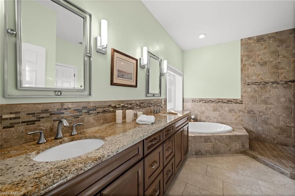 2392 Lemon St, Saint James City, FL 33956 Photo