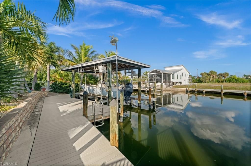 2392 Lemon St, Saint James City, FL 33956 Photo