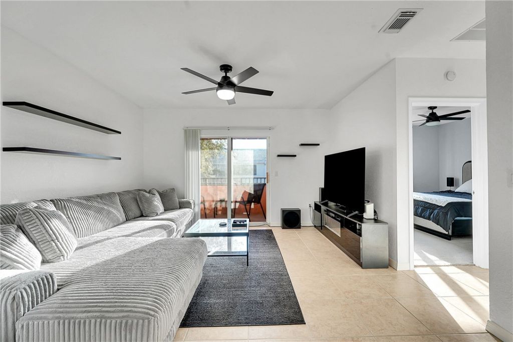 162 SW Peacock Boulevard, Unit 32-206, Port Saint Lucie, FL 34986 Photo