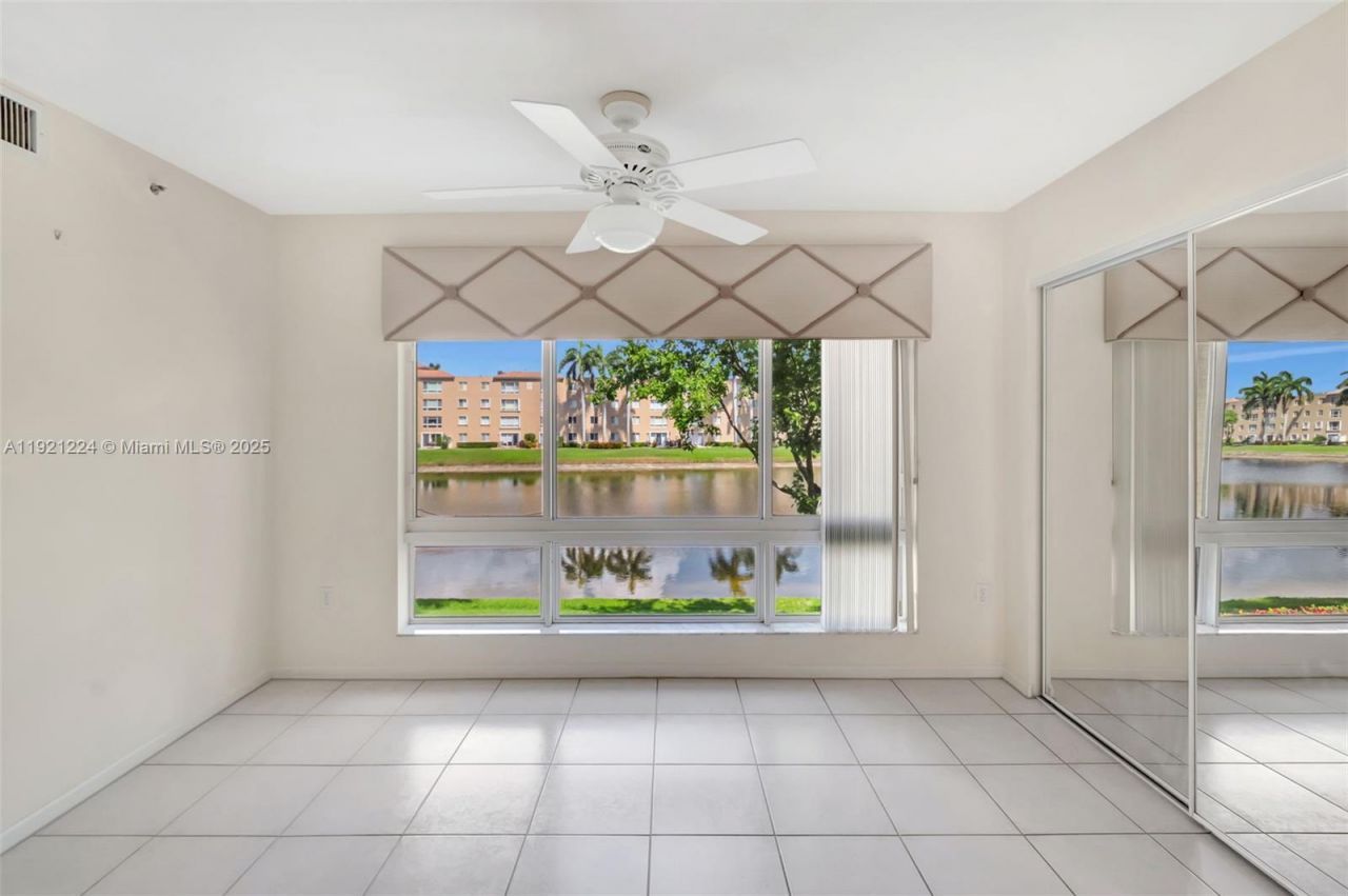 12565 Imperial Isle Dr, Unit 204, Boynton Beach, FL 33437 Photo