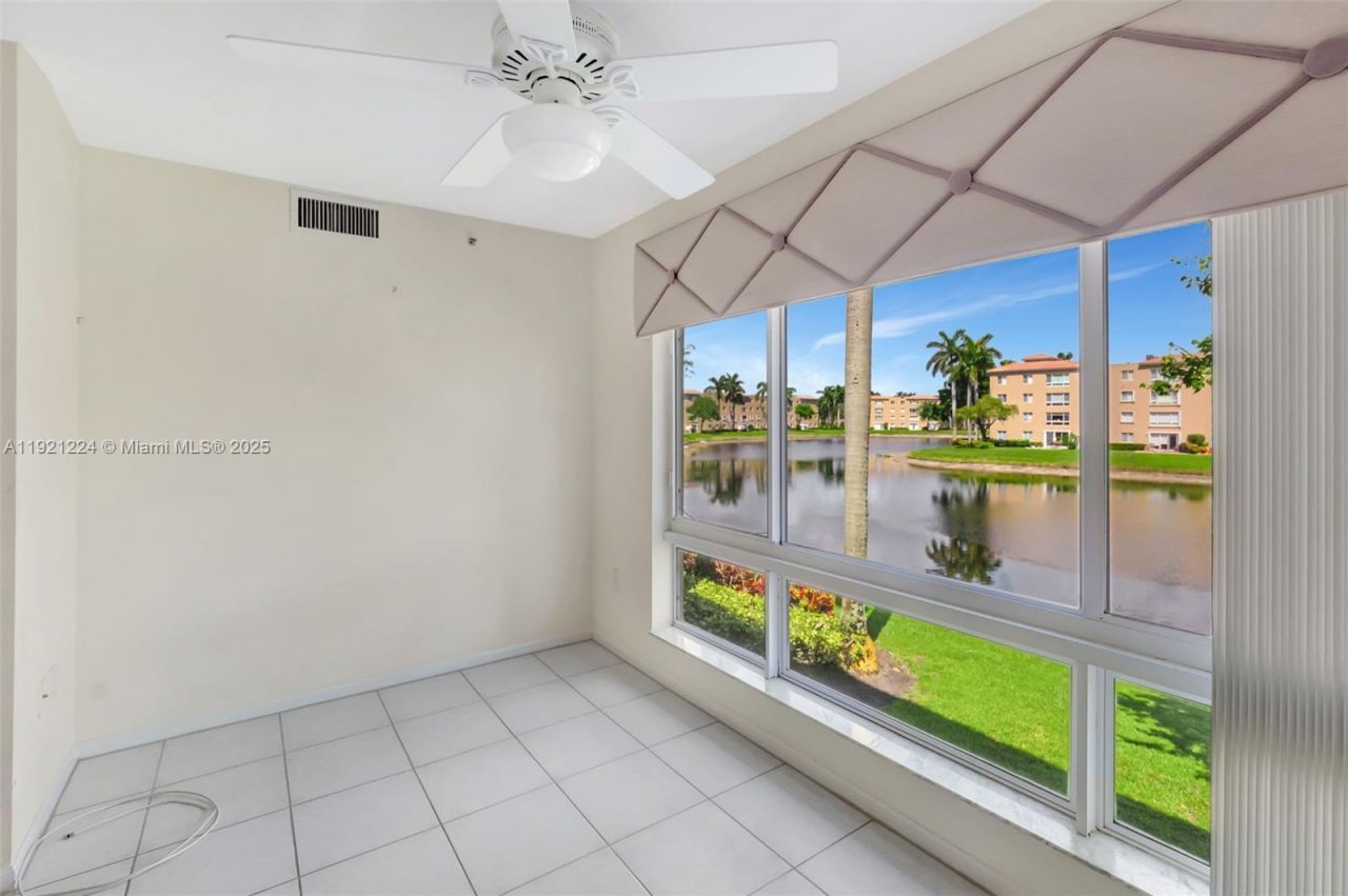 12565 Imperial Isle Dr, Unit 204, Boynton Beach, FL 33437 Photo
