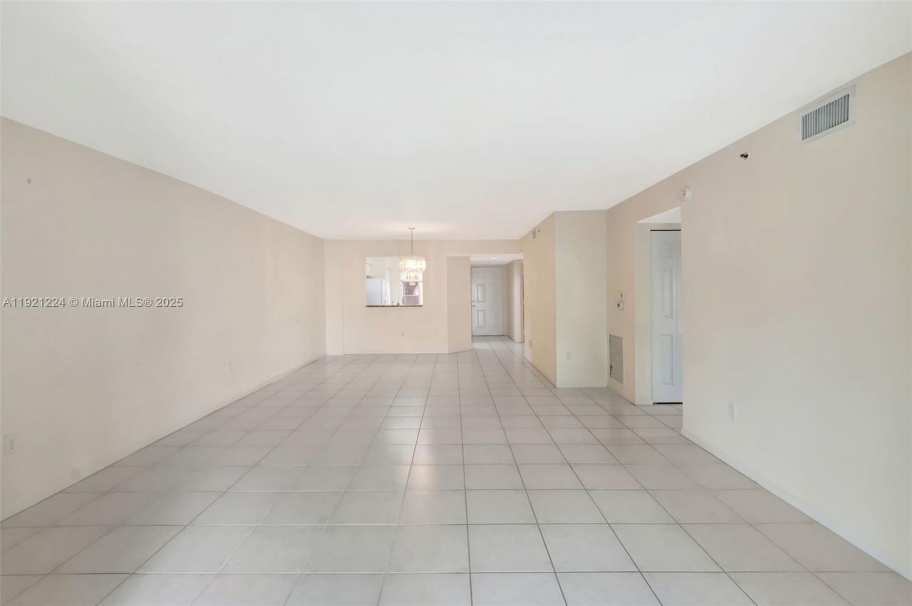 12565 Imperial Isle Dr, Unit 204, Boynton Beach, FL 33437 Photo