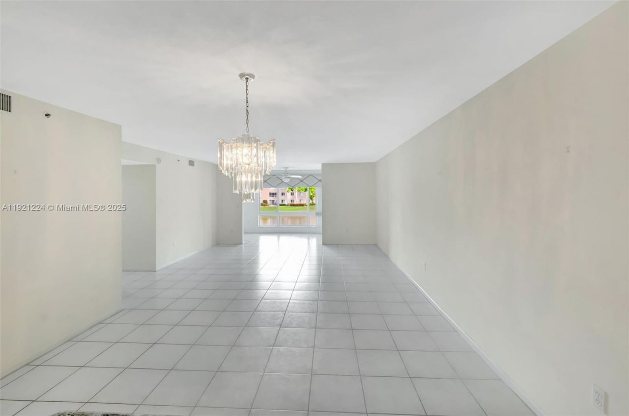 12565 Imperial Isle Dr, Unit 204, Boynton Beach, FL 33437 Photo