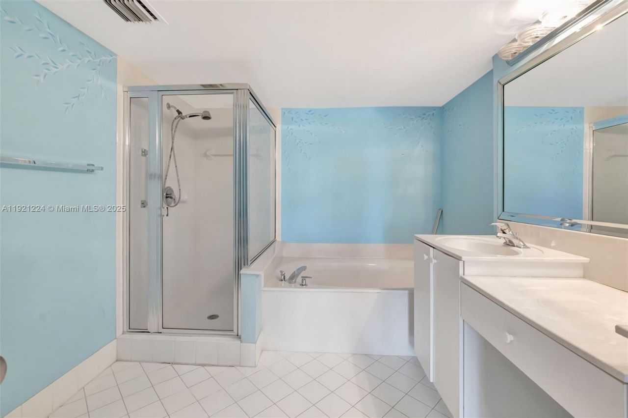 12565 Imperial Isle Dr, Unit 204, Boynton Beach, FL 33437 Photo