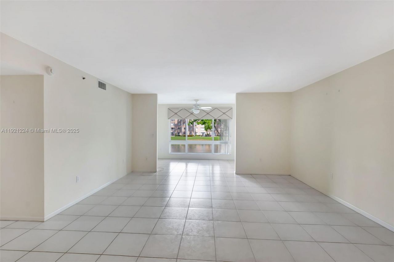 12565 Imperial Isle Dr, Unit 204, Boynton Beach, FL 33437 Photo