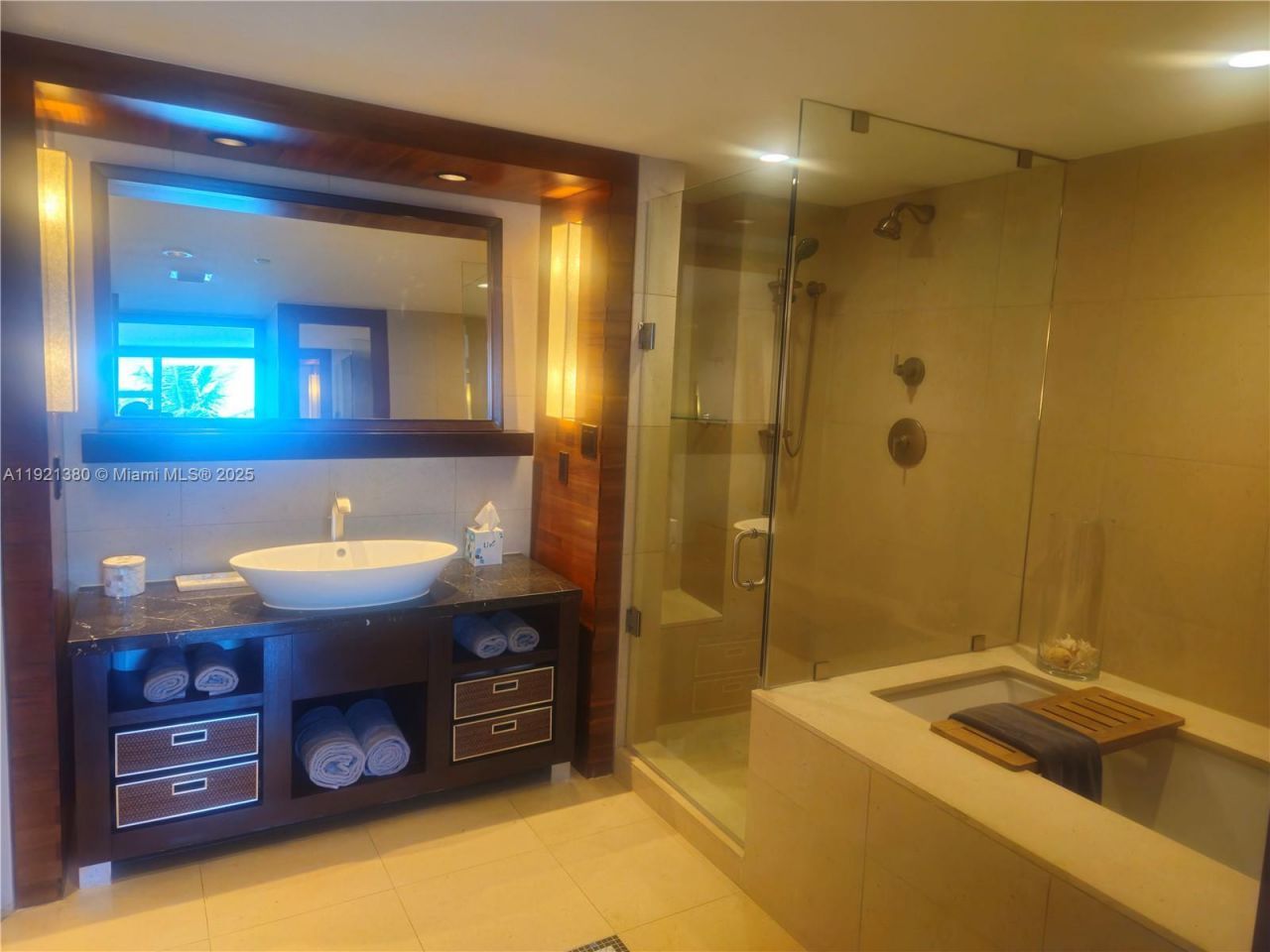 6801 Collins Ave, Unit 320, Miami Beach, FL 33141 Photo