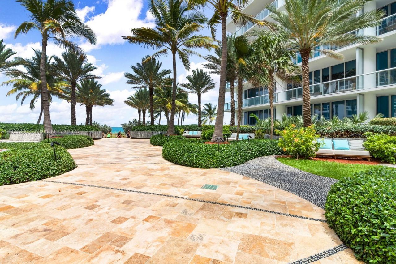 6801 Collins Ave, Unit 320, Miami Beach, FL 33141 Photo