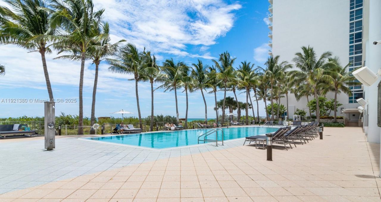 6801 Collins Ave, Unit 320, Miami Beach, FL 33141 Photo