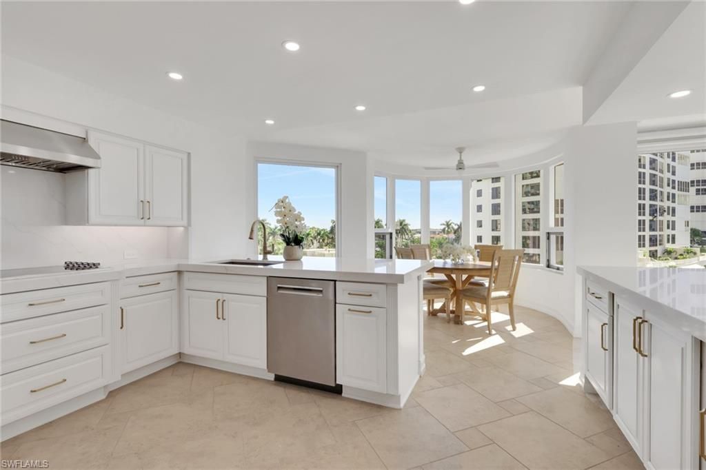 4251 Gulf Shore Blvd N, Unit 5B, Naples, FL 34103 Photo