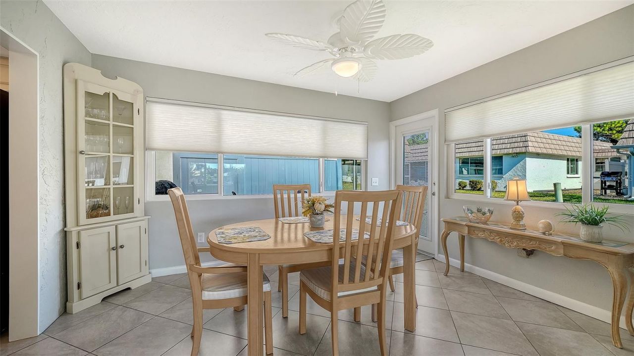 2657 Riverbluff Parkway, Unit V122, Sarasota, FL 34231 Photo