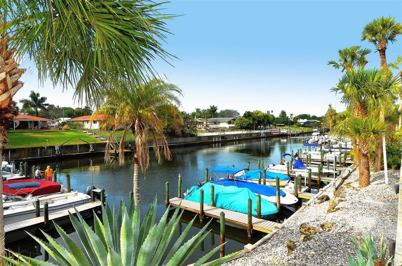 2657 Riverbluff Parkway, Unit V122, Sarasota, FL 34231 Photo