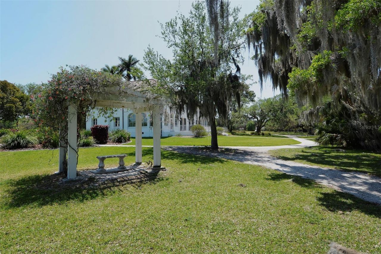 2657 Riverbluff Parkway, Unit V122, Sarasota, FL 34231 Photo