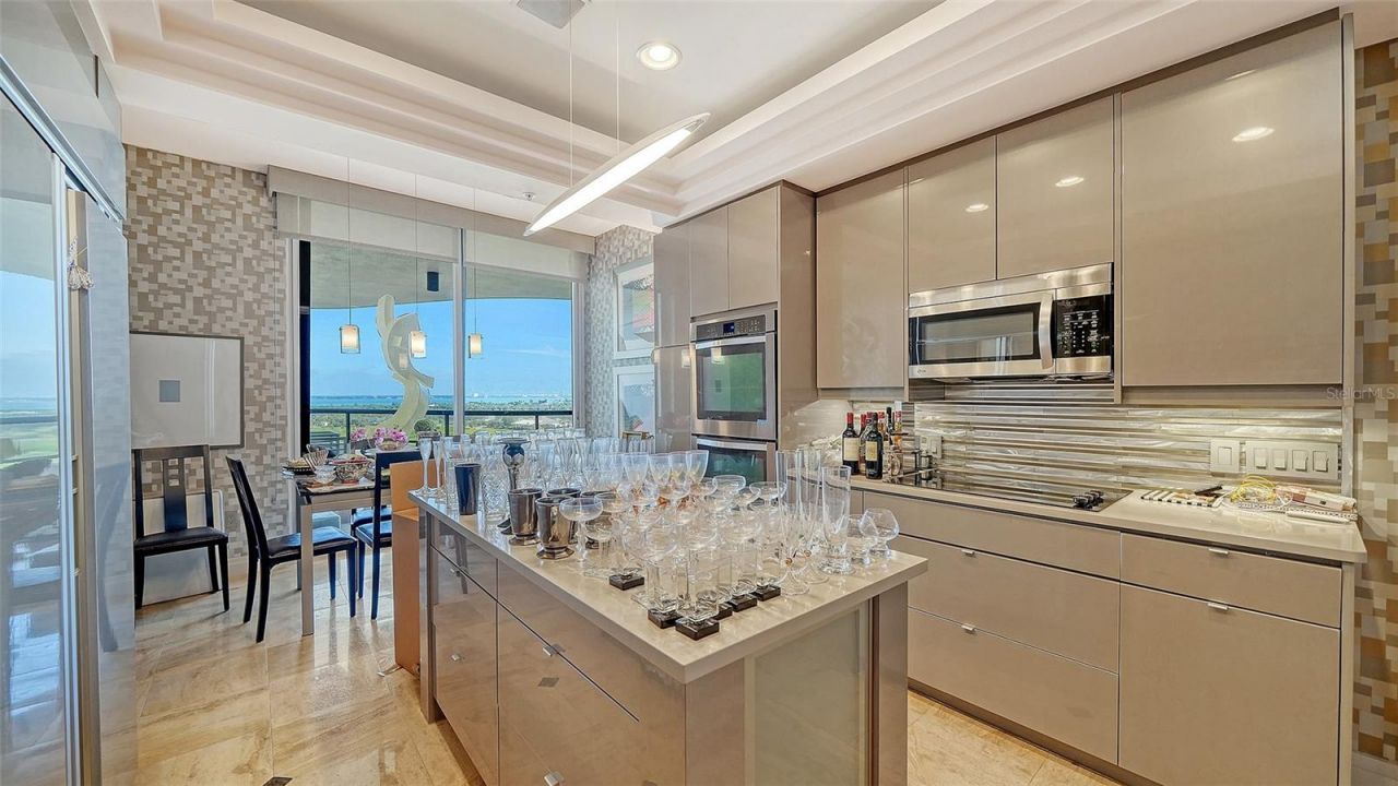 435 L Ambiance Drive, Unit J704, Longboat Key, FL 34228 Photo