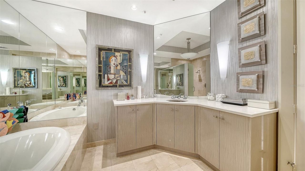 435 L Ambiance Drive, Unit J704, Longboat Key, FL 34228 Photo